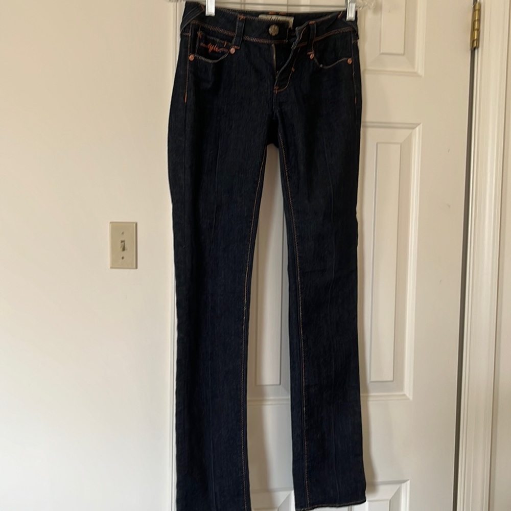 Dark blue denim jeans with copper threading